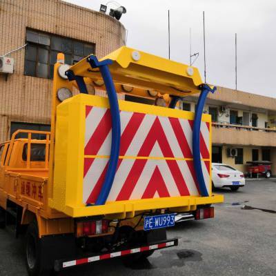 江鈴防撞緩沖車與救護車 道路安全與應(yīng)急救援的專業(yè)保障